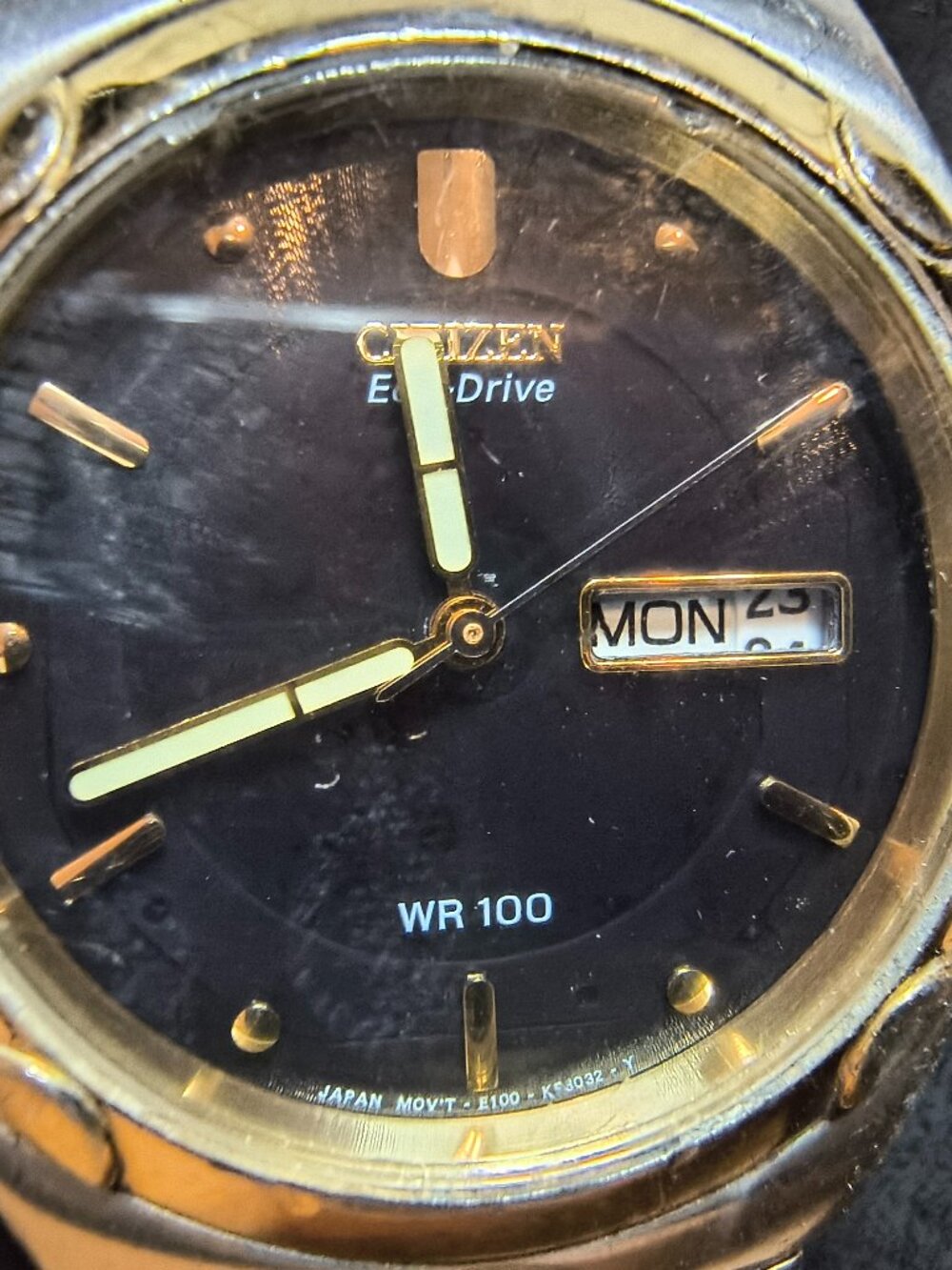 Citizen Quartz Watch ECO-Drive Men Day Date E101-K17543 WR New Bat Works Great